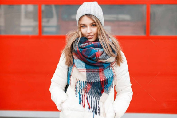 Шарфи та палантини на осінь-зиму 2024-2025: тренди та ідеї для образів