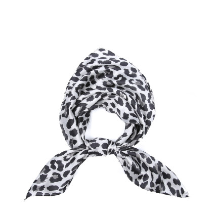 Платок женский с принтом атлас леопард МАЧЕРАТА 747-890 Платок женский с принтом атлас леопард МАЧЕРАТА 747-890